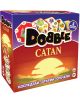 Цветна кутия за настолна игра Dobble CATAN с изображение на залез над хълмове, икони на играта и текст на кирилица. Кутията показва 5 мини-игри и е предназначена за възраст над 8 години, предлага се в книжарница Orange.-1-thumb
