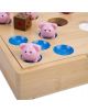 Настолна игра Pig Hole: дървено игрално поле със сини отвори, розови прасенца и дървено зарче. Изработена от светло дърво с цветни кръгли петна - чудесен избор за семейна забавна игра.-4-thumb