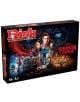 Настолна игра Risk: Stranger Things edition кутия за настолна игра с главните герои от сериала на Netflix, зловещо око на чудовище и къщата на Хокинс; предлага се в книжарница Orange, препоръчва се за лица над 15 години.-1-thumb