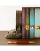 Редица книги на масата, грижливо подредени с Ограничител за книги Grupo Erik Harry Potter Chamber of Secret - идеална декоративна поставка и подарък за фенове на Хари Потър.-6-thumb