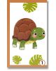 Симпатична анимационна костенурка с кафява черупка и зелени крака се усмихва сред три зелени листа от монстера, готова за "Открий, свържи, научи" - развиващи игри за деца. В долния десен ъгъл се появява цифрата 1 в бял кръг.-5-thumb