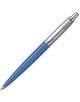 Елегантна синя Химикалка Parker Jotter Originals със сребърна щипка и бутон за щракване, с декоративна шарка на стрелка върху щипката. Предлага се в книжарница Orange.-1-thumb