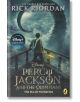 В тази вълнуваща сцена от "Пърси Джаксън и морето на чудовищата" (TV Tie-In) едно момче стои на лодка в морето и се изправя срещу гигантско морско чудовище под бурно небе. Текстът гласи: Рик Риордан. Показани са логата на Disney+ и Penguin.-thumb