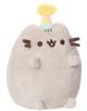 Плюшена играчка Aurora Pusheen The Cat - Party, 14 см: сива котка с усмивка, затворени очи и шарена парти шапка - чудесен подарък за всеки фен на Pusheen!.-1-thumb
