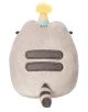 Плюшена играчка Aurora Pusheen The Cat - Party, 14 см, изобразява сива котка отзад с тъмни райета и жълто-синя парти шапка - перфектен подарък за фенове на Pusheen.-2-thumb