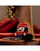 Плюшена играчка Legami - Nutcracker с червена шапка и мустаци седи на кафяво столче до затворена книга, заобиколена от червени възглавници и размазани светлинни нишки - Iдеалният избор за уютна Коледа.-4-thumb