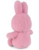 The Плюшена играчка Miffy Eco Corduroy - розов заек, 23 см е меко зайче в розово със седяща поза, две изправени уши и къси ръчички. Играчката е обърната с гръб към зрителя и няма видими черти на лицето.-3-thumb