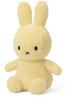 The плюшена играчка Miffy Terry - бледожълт заек, 23 см е меко жълто зайче с изправени уши, черни овални очи и малка X-образна уста - идеално като подарък за бебе, позиращо изправено на бял фон.-2-thumb