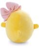 Кръгла, жълта плюшена играчка Nici Molang - Пиле Piu Piu, 16 см с малки ръчички и голяма розова панделка отгоре, показана отзад на бял фон.-3-thumb