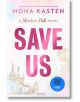 Корицата на книгата Save Us със смели розови букви, златни акценти и градски пейзаж. Син стикер отбелязва, че това е телевизионно предаване на Amazon Prime от хитовата поредица "Макстън Хол".-thumb