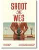 Корица на книгата "Снимай като Уес", на която е изобразен човек в оранжев костюм, който държи старинен фотоапарат на крайбрежна алея с лампи и пейки. Заглавието "Shoot Like Wes" се появява горе, а името на автора - под илюстрацията.-1-thumb