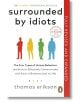 На корицата на книгата "Заобиколени от идиоти" са изобразени червени, жълти, зелени и сини силуети, представляващи типове личности. Червен банер гласи "Напълно преработено и разширено", а текстът подчертава над 10 милиона продадени копия.-thumb