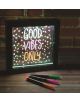 Светеща неонова рамка за съобщения Fizz Creations показва "GOOD VIBES ONLY" в цветни букви, с малки цветни точки и четири цветни маркера-оранжев, розов, зелен и черен- дървена повърхност.-4-thumb