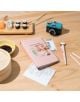 Маса със суши, соев сос, Grupo Erik - Pusheen Sushi Roll Tripple Travel тефтер за пътуване, филмов фотоапарат, билет за метрото в Токио, карта, розова химикалка с мечешка капачка и цветни моливи.-4-thumb