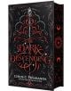 Тъмната, богато украсена корица на "Тъмнината се спуска" показва червени и сребърни мотиви, меч, вихрени шарки и полумесеци по гръбнака - завладяващо ново попълнение от Хлое К. Пеньяранда към трилогията Nytefall.-thumb