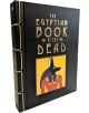 Египетската книга на мъртвите е с черни твърди корици със златни надписи и илюстрация на Анубис, вдъхновена от папируса Ани и древноегипетските вярвания за задгробния живот.-thumb