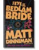 Корицата на книгата The Eye of the Bedlam Bride (Dungeon Crawler Carl, Book 6) от Мат Диниман е със смел оранжев текст върху синя паяжина, с котка със слънчеви очила и фигура на супергерой. Отдолу се появява надписът "Бестселър на New York Times".-thumb