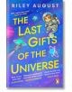 Корицата на книгата "Последните дарове на Вселената" показва архивист-котка в скафандър, който се носи из космоса, заобиколен от космически кораб, планети и ярки звезди на син фон в умиращата Вселена.-thumb