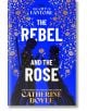 Корицата на "Бунтовникът и розата" изобразява два силуета с мечове на син фон със златни рози и лози, улавяйки романтичното настроение на този изпълнен с магия и предателства роман от поредицата "Градът на Фантом" на Катрин Дойл.-thumb