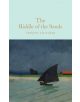 Корицата на книгата "Загадката на пясъците" (Macmillan Collector's Library) представя платноходка в спокойна вода, тъмни облаци, далечна земя и сграда с червен покрив - класически шпионски роман на Ърскин Чайлдърс.-thumb