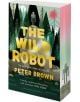Корицата на книгата "Дивият робот" Special Deluxe Edition изобразява сив робот върху голяма скала сред борови дървета, с червено слънце горе и вода долу - привличаща вниманието илюстрация към известния роман на Питър Браун.-thumb