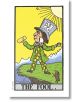 Илюстрованата карта от The Wonderland Tarot in a Tin с надпис THE FOOL (Глупакът) изобразява ярко облечена фигура с висока шапка и чаша, която върви към ръба на скала, а в краката ѝ под слънцето има малко животно.-2-thumb