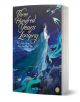 На изображението е показана книгата „Триста години копнеж“, том 1. На корицата ѝ е изобразена ефирна фигура в развяващи се роби в цвят тюркоаз, заобиколена от сияещи панделки на мечтателен, звезден фон.-1-thumb