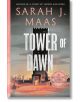 Корицата на "Tower of Dawn" (Throne of Glass, Book 6) показва висока тъмна кула на фона на сумрачно небе, а под нея - силуети на кон и ездач. На нея има и кръгъл стикер, отбелязващ, че е световен бестселър №1.-thumb