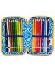 Ученическият несесер Seven Joyful Pins има три отделения, пълен с цветни моливи, подредени в ластици. Калъфът е син с бели надписи и жълт цип по ръбовете.-7-thumb