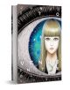 Корицата на мангата "Venus in the Blind Spot" на Джунджи Ито показва око в близък план, в чийто ирис се отразява лицето на русо момиче, обрамчено от тъмни мигли, което пресъздава тревожната красота, характерна за неговите произведения на ужасите.-1-thumb