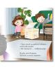 Младо момиче с котка и момче до зелен диван с любопитство разглеждат книгата „Ягодка Петрова се ядосва“ в уютна всекидневна. На заден план се виждат растение и етажерка. Под тях е изписан текст на български език за емоциите при децата.-8-thumb