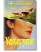 На корицата на книгата „Yesteryear“ – психологически трилър от Каро Клер Бърк – е изобразено лицето на жена, като разкъсана част от него разкрива пасторална гледка. Яркожълтото заглавие в долната част подчертава това увлекателно произведение на съвременна-2-thumb