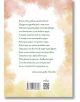 Задната корица на "За бозайниците и буквите. Детско букварче" е представено българско стихотворение за защитени видове в тъмнозелено на нежен акварелен фон в прасковено и кремаво, с баркод, лого и Джина Дундова-Панчева в долната част.-3-thumb