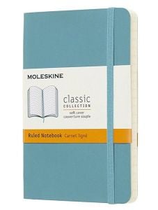 Джобен пастелносин тефтер Moleskine Classic Reef Blue с меки корици и линирани страници