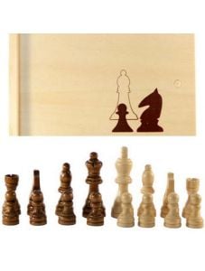 Фигурки за шах в дървена кутия