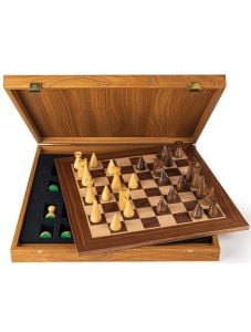 Шах с модернистични фигури, 40 х 40 см.