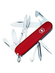 Швейцарският джобен нож Victorinox Super Tinker в червено с мултифункционални инструменти като ножчета, ножици, отварачки и отвертки е показан на бял фон.