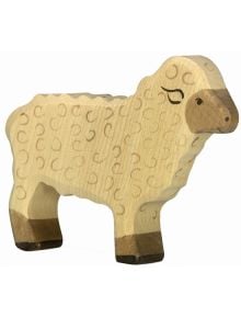 Дървена фигурка Holztiger - Овца е дървена играчка овца с прости рисувани детайли, светлокафяво тяло, по-тъмнокафяви копита и лице и изрязани шарки от вълна - идеална за детски дървени играчки колекции.