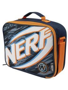 Правоъгълна чанта за обяд със син, оранжев и черен Nerf Camo дизайн с голям бял текст NERF и малко кръгло лого. Чантата е с дръжка, оранжева презрамка и се предлага в книжарница Orange.