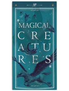 A teal текстилен банер за стена Harry Potter Magical Creatures с HP лого, илюстрации на кентавър, фея, змей и хипогриф - идеалната банер и декорация за стена за феновете на Хари Потър.