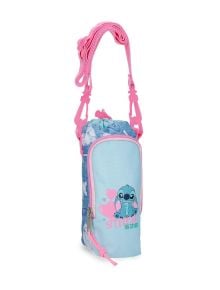 Чантичка за бутилка Disney Stitch - Hearts в светлосин цвят с розова дръжка, украсена с анимационния герой Стич от „Лило и Стич“ на Disney, розови сърца и надпис Stitch 626. Този ученически аксесоар е част от колекцията „Hearts“ и разполага с преден джоб,