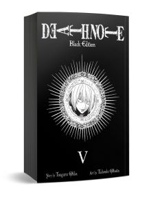 Изображението показва корицата на Death Note Black Edition, Vol. 5, с черен фон с бял рисунък и централна кръгла илюстрация на Лайт Ягами, отразяваща темата за мистериозните шинигами в поредицата.