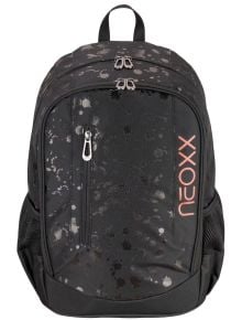 Neoxx Flow Splash In Black е ергономична ученическа раница с десен на пръски, множество отделения с цип, мрежести странични джобове и името на марката neoxx в оранжево - предлага се в книжарница Orange.