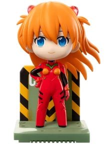 Мини фигурка Funism Neon Genesis Evangelion, Volume 1 - асортимент включва чиби момиче с дълга оранжева коса и сини очи в червен костюм с тапи върху зелено-жълта основа - идеален за феновете на Neon Genesis Evangelion и аниме фигурки.