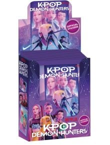 Витрина за стикери „KPop Demon Hunters“, 5 бр. от Netflix, с анимирани герои в футуристични костюми на ярък, пъстър фон с неонови светлини и елементи от градския пейзаж. Представяща ексклузивни холографски K-POP стикери, тази колекция улавя енергията и ст