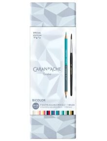 The Комплект Caran d'Ache Alpine Frost - цветни моливи и четка от зимната колекция включва водоразтворими двустранни моливи и четка в опаковка с пастелно-геометричен дизайн.