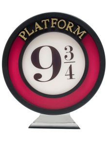 Лампа Blue Sky - Harry Potter Platform 9 3/4 има кръгъл знак с черна рамка, червен вътрешен пръстен и PLATFORM в горната част, на който е изписано 9 ¾ с дебел черен текст - наподобяващ емблематичната платформа от поредицата за Хари Потър.