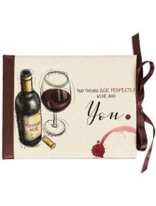 Луксозна поздравителна картичка - Wine and You: ръчно изработена, с илюстрация на бутилка Birthday Wine, чаша червено вино, коркова тапа и петно от вино. Надпис: Две неща остаряват идеално: Вино и Вие. Идеална за всеки повод!.