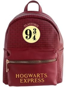 Малка кожена раничка Grupo Erik Harry Potter Platform 9 3/4 в бордо с тухлена шарка, украсена с емблематичния знак Перон 9 3/4 и Хогуортс Експрес в жълто, вдъхновена от света на Хари Потър.