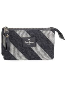 Портмоне-несесер Pepe Jeans Celine Denim с три, отделения с цип и кожен етикет с лого отпред, украсено с диагонални черно-бели райета - стилен дамски аксесоар от Pepe Jeans.